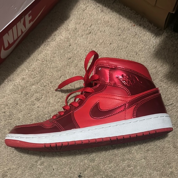 Jordan Red Sneakers High-Top Patent Leather - Picture 6 of 17